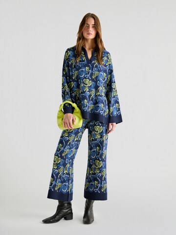 Scalpers Wide leg Pants in Blue: front