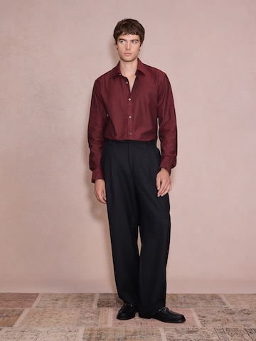 Next Slim Fit Businesspaita värissä punainen
