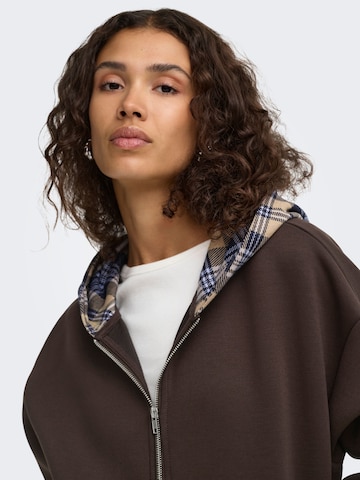 ONLY - Sudadera con cremallera 'ONLNaomi' en marrón
