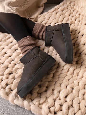 Stivale 'MILEY' di Island Boot in nero: frontale