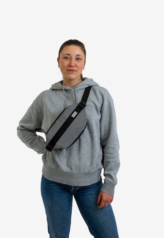 OAK25 Bæltetaske 'Carry All Sling' i grå: forside