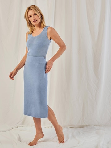 YOU LOOK PERFECT Sticktop 'TOP BLOSSOM - Geripptes Merino Top mit Rundhals' in Blau