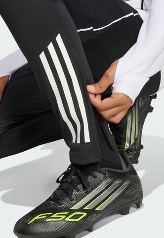 Coupe slim Pantalon de sport 'Real Madrid Avengers 25/26 Tiro25 Competition' ADIDAS PERFORMANCE en noir