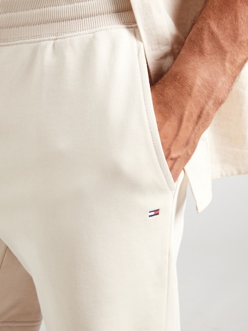TOMMY HILFIGER - regular Pantalón 'ESSENTIAL' en beige