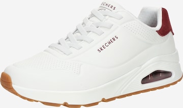 SKECHERS Низкие кроссовки 'Uno' в Белый: спереди