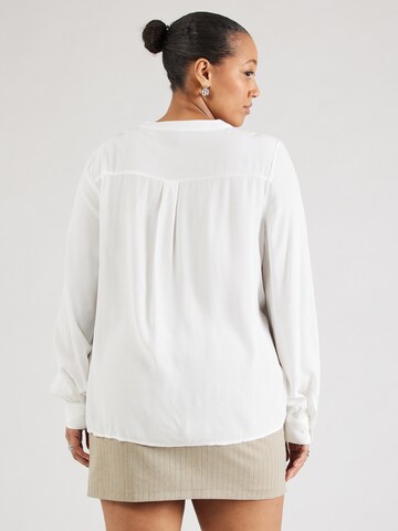 Chemisier 'VMCVILDE' Vero Moda Curve en blanc
