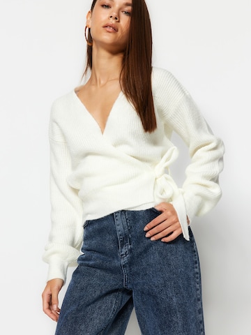 Trendyol Pulóver - bézs: elől