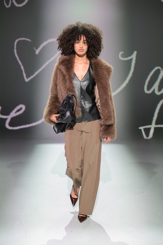 Wide leg Pantaloni con pieghe di WE Fashion in verde