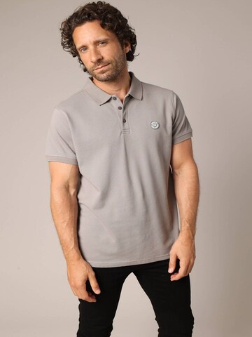 T-Shirt 'Baky' Deeluxe en gris : devant