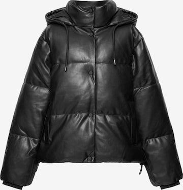 Pull&Bear Зимно яке в черно: отпред