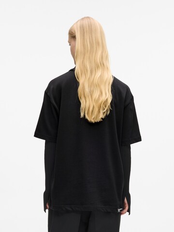 KARL LAGERFELD JEANS - Camiseta 'DIGITIZED' en negro