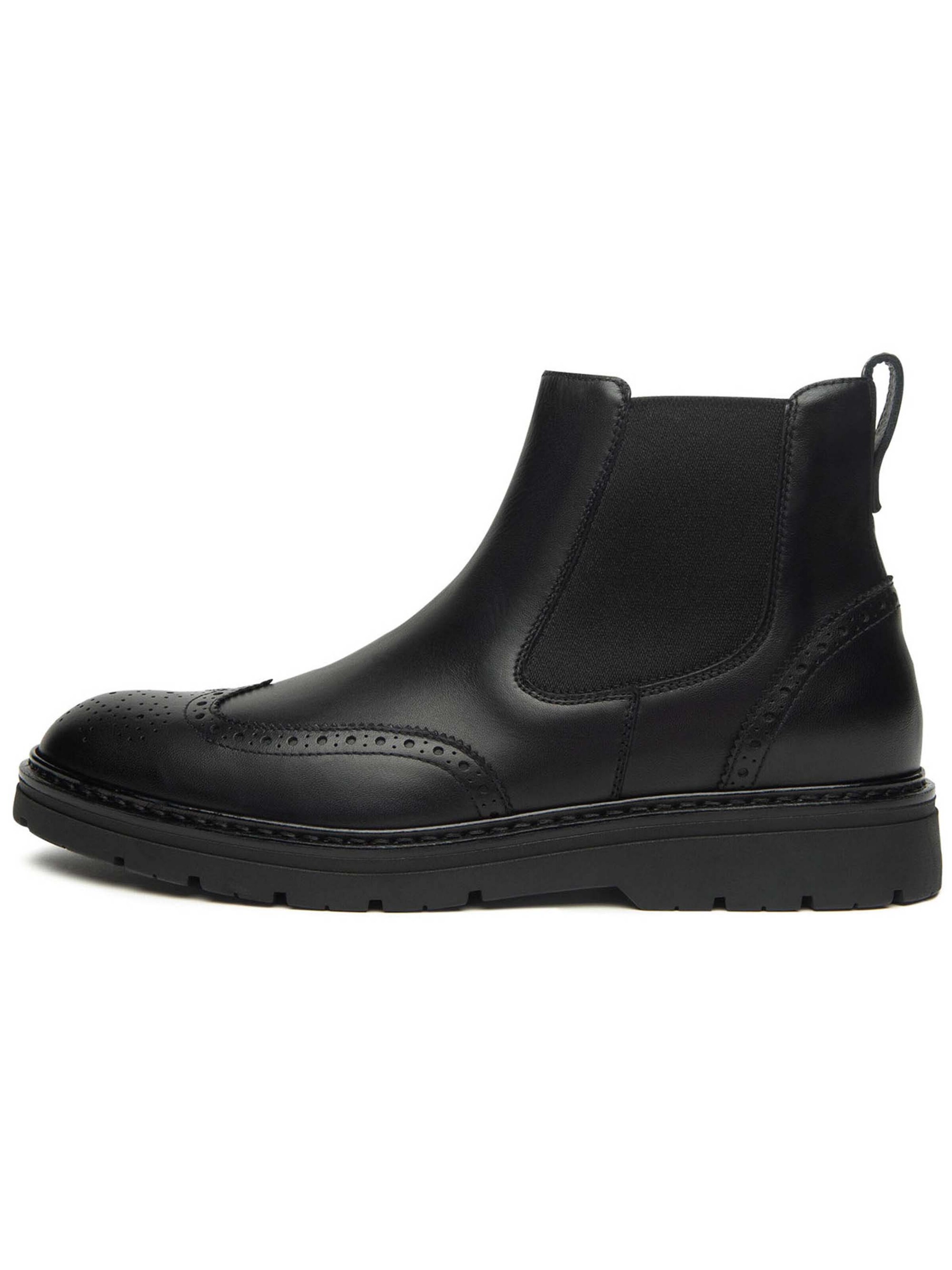 Nero Giardini Chelsea boots in Black: front