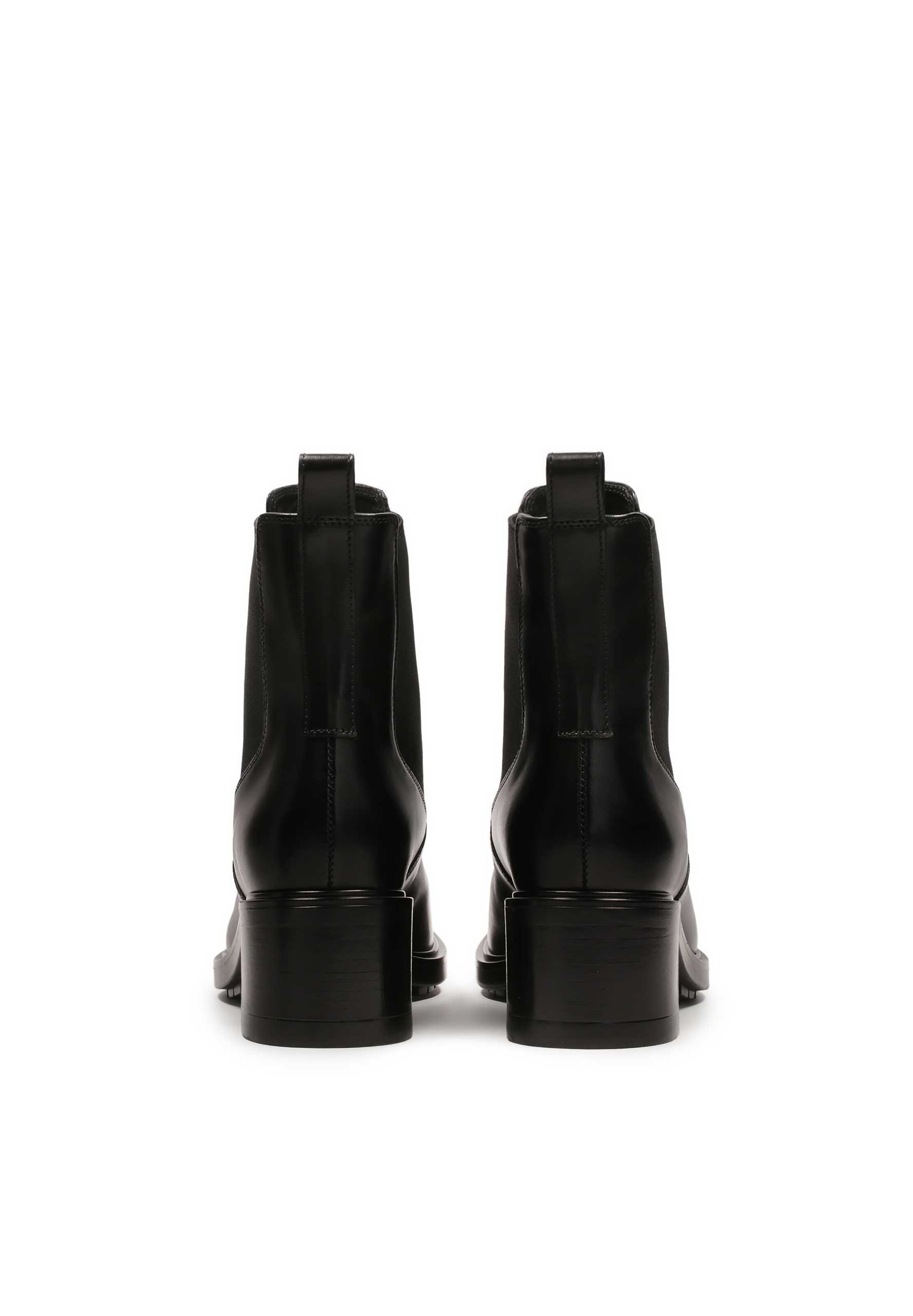 Kazar Chelsea-saapad, värv must