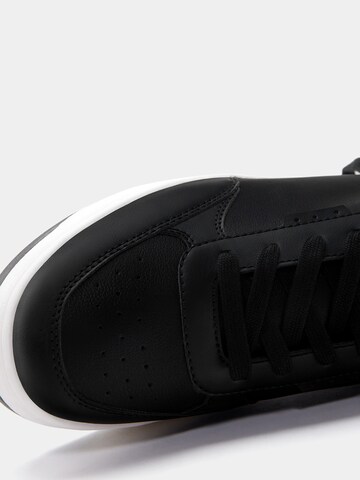 Pull&Bear Sneakers low i svart