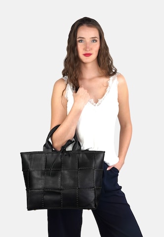 HARPA Handbag 'UMA' in Black: front