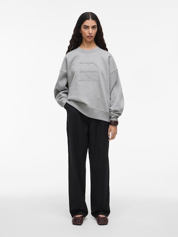 ROUGE EDIT Sweatshirt i grå
