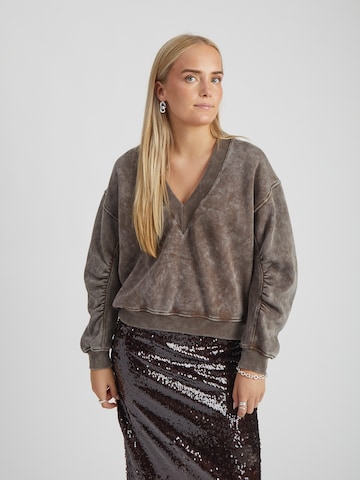 minus Sweatshirt 'Bellah' in Braun: Vorderseite