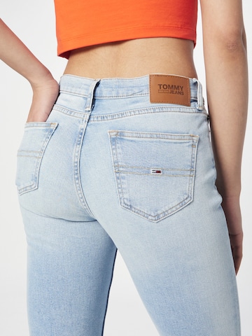 Tommy Jeans Zvonový Džíny 'MADDIE' – modrá