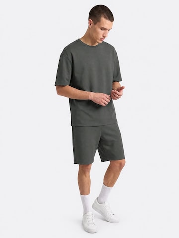 Completo per l'allenamento di Tommy Life in grigio
