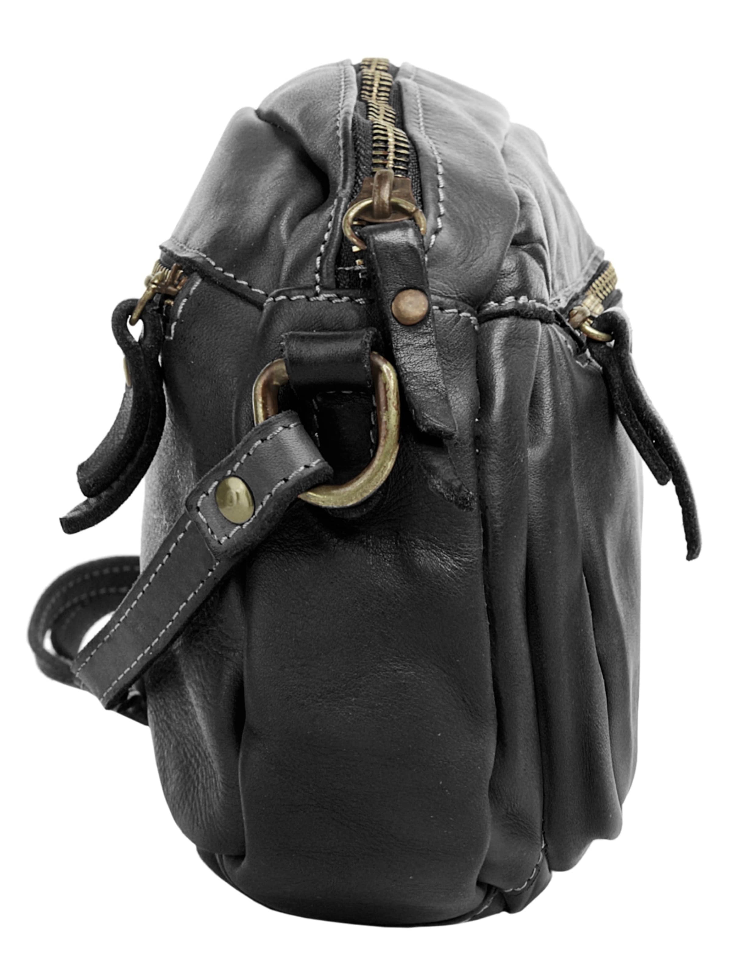Cluty Crossbody Bag in Black