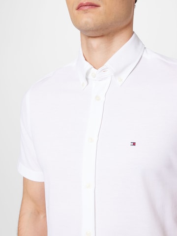 TOMMY HILFIGER Slim Fit Hemd in Weiß