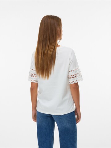 VERO MODA - Camiseta 'VMIVACY' en blanco