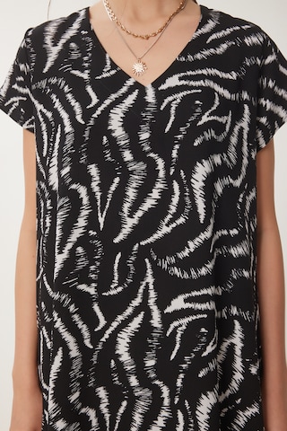 Happiness İstanbul Kleid in Schwarz