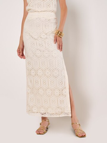 Apricot Crochet Lace Side Split Maxi Skirt ' ' in Weiß