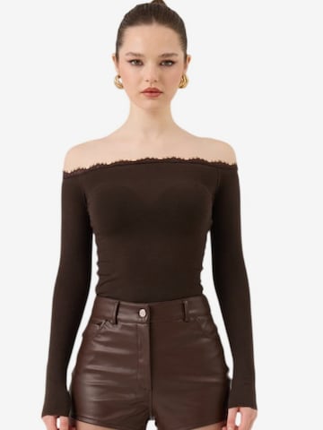 Chemisier HOLLY LOLLY en marron : devant