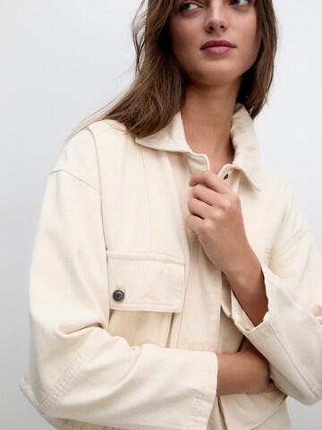 Pull&Bear Jacke in Beige