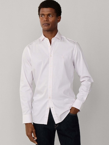 Coupe regular Chemise Hackett London en rose : devant