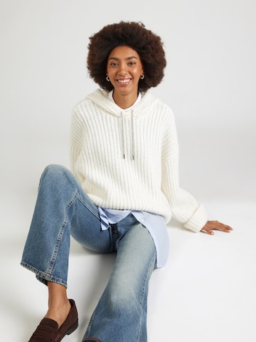 Monki Sweater in White: front