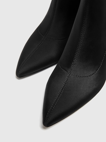 Pull&Bear Stiefelette in Schwarz