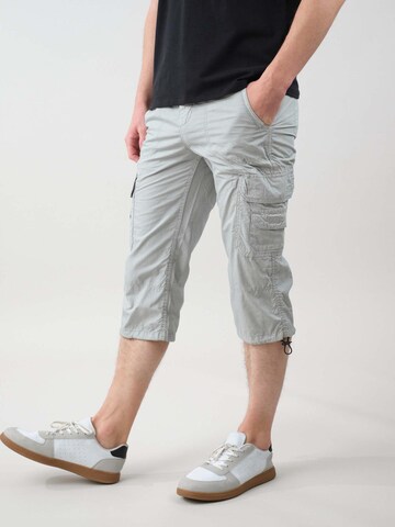 Regular Pantalon Deeluxe en gris : devant