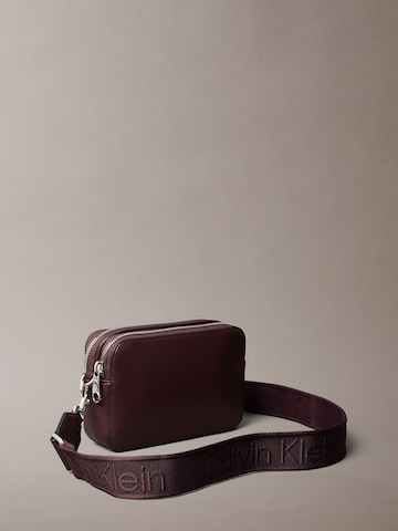 Calvin Klein - Bolso de hombro en rojo