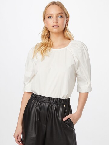 Esmé Studios Blouse in White: front