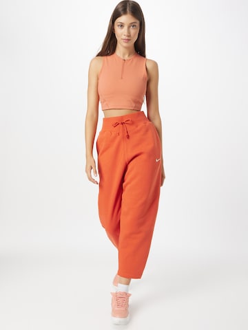 regular Pantaloni di Nike Sportswear in rosso