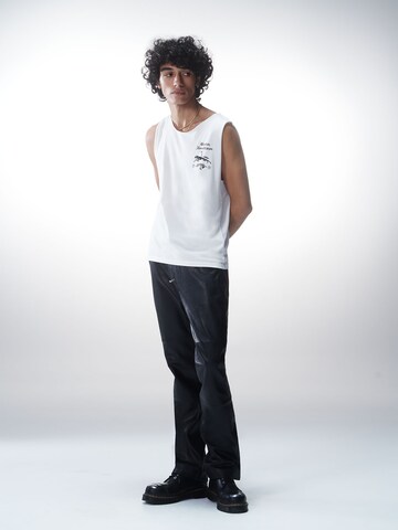 Luka Sabbat for ABOUT YOU T-shirt 'Thilo' i vit