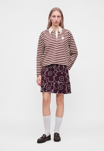 Marimekko Paita värissä punainen