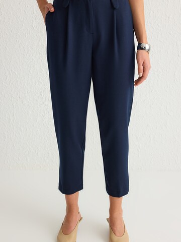 Regular Pantaloni cutați de la Trendyol pe albastru: față