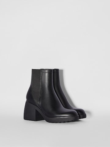 Bershka Chelsea Boots in Black