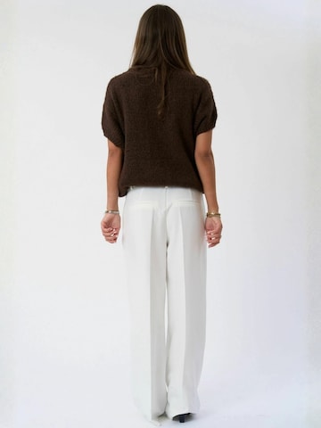 TEESHOPPEN Pulóver ' Chloe ' - barna