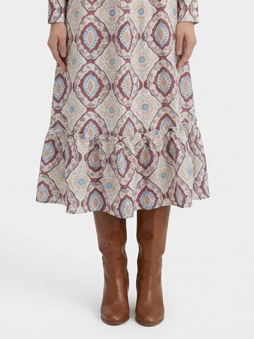 Shop Karey - Vestido camisero 'Isabella Dress' en blanco