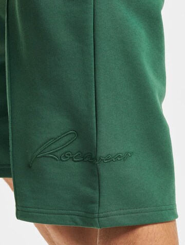 ROCAWEAR Regular Bundfaltenhose 'ExcuseMe' in Grün