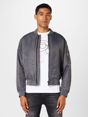 Calvin Klein Демисезонная куртка 'HERO' в Серый: спереди