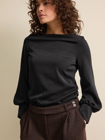 Next Blus i svart: framsida