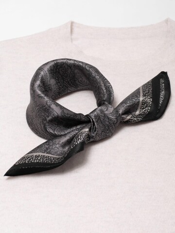 MayTree - Chal en gris