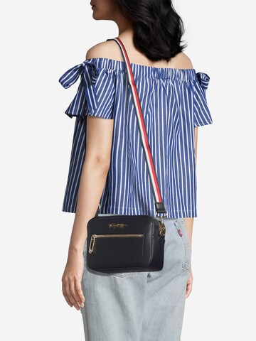 TOMMY HILFIGER Crossbody bag in Blue