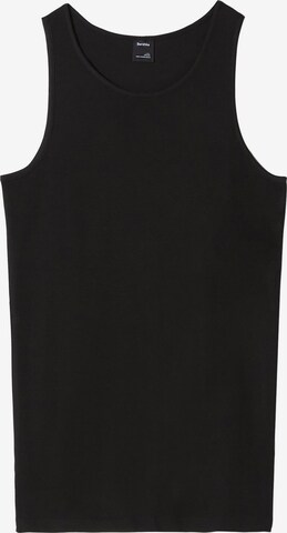 Tricou de la Bershka pe negru: față