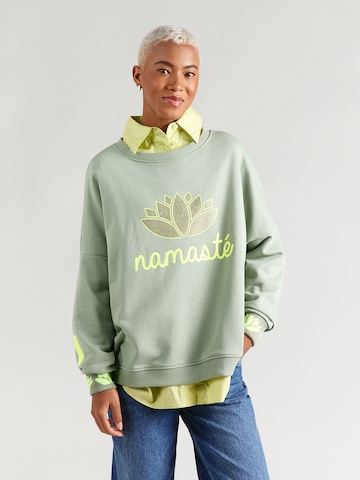 Sweat-shirt 'Namaste' miss goodlife en vert